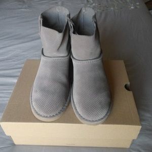 UGG Mini Perf